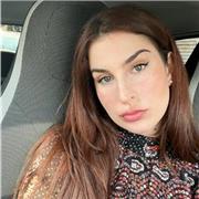 Dottoressa abilitata all’insegnamento della lingua inglese, offro anche ripetizioni di italiano, spagnolo e francese